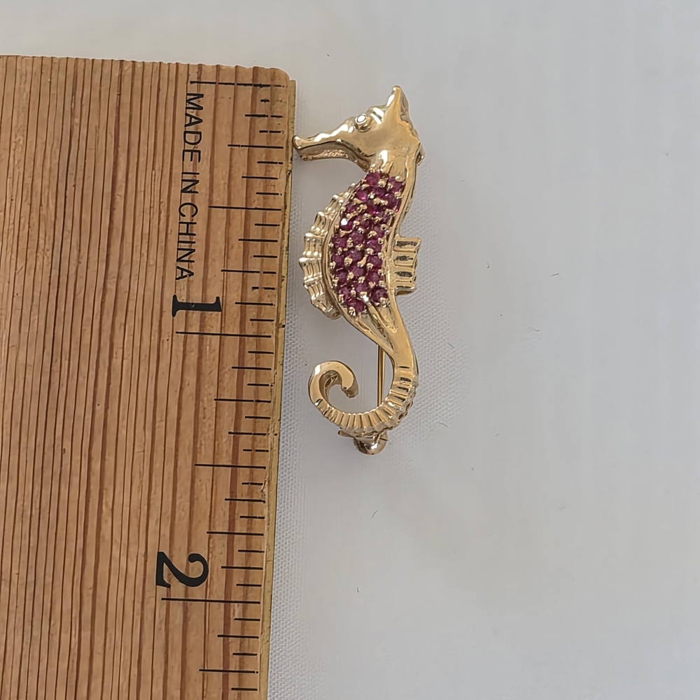 Ross SIMON 14K Gold Seahorse Brooch With Rubies. - Picture 4 of 6